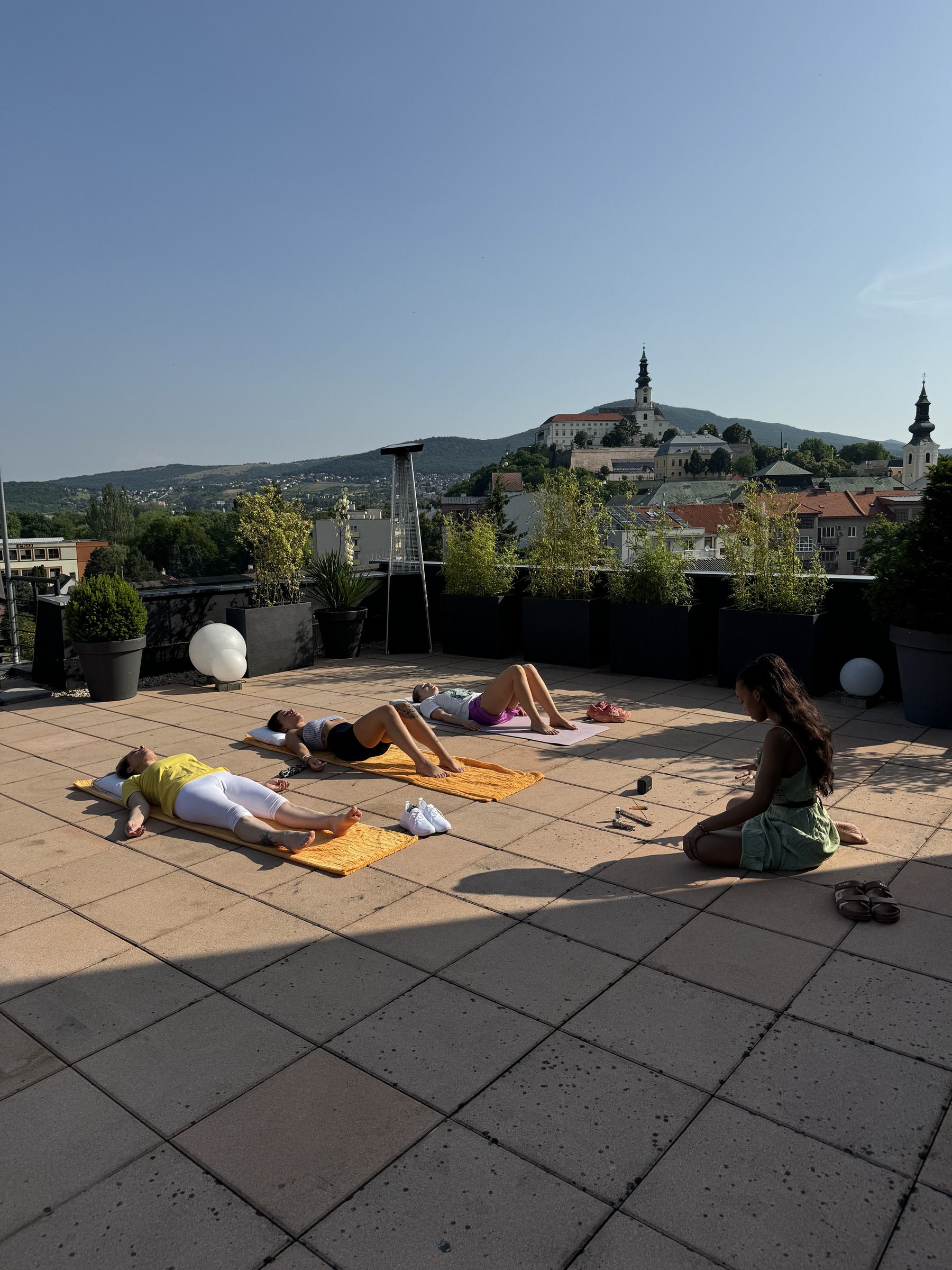 Společná jóga na retreatu